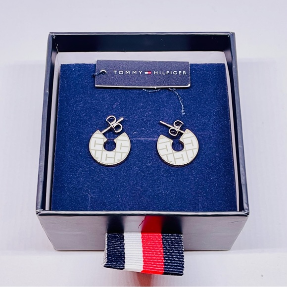 Tommy Hilfiger - Picture 3 of 3